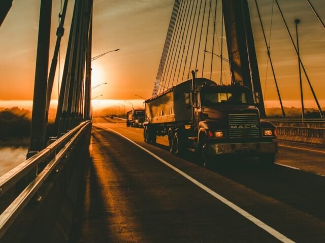 photo-1504846257989-a76209d9d2ac (1)